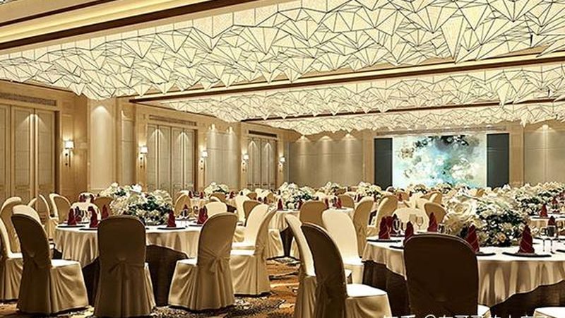 定制旅游与跟团游：安全性的多重考量